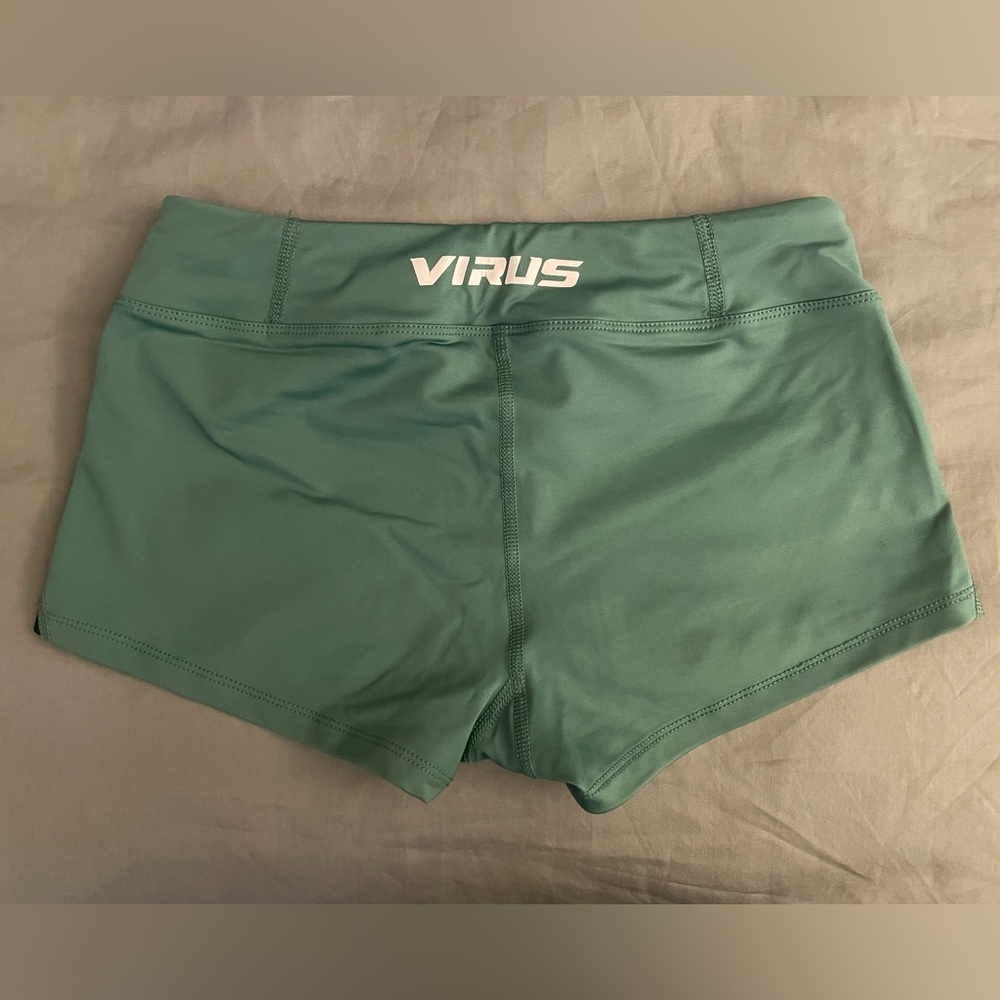 VIRUS // Performance Compression Shorts EUC - Picture 2 of 3